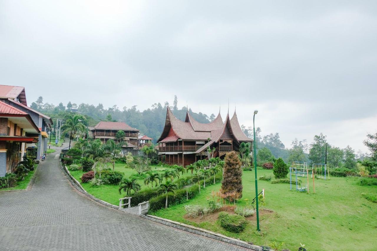 Capital O 892 Grand Pujon View Hotel And Resort Batu  Exteriör bild
